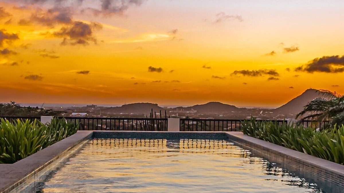 Santa Cruz House | *NEW Listing* STUNNING Scenic Views & Horizon Pool