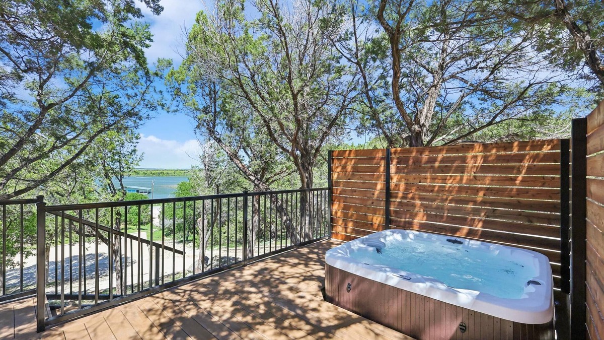 Graford House | New listing! *Sunshine Retreat: lakeview, fire pit, community pool