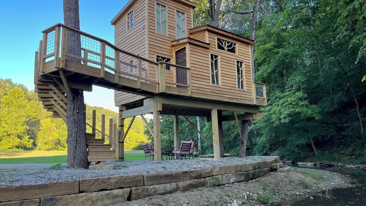Malaga Cabin | -New Listing- The Royal Roost Treehouse at Owl Hollow is a unique treehouse.