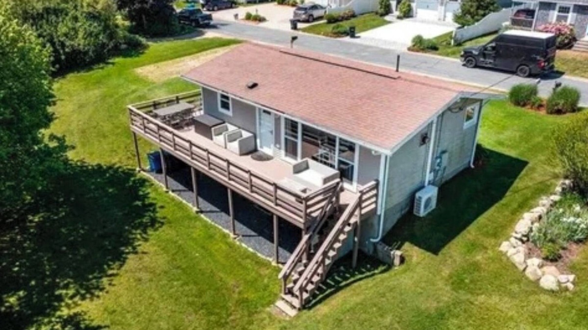 Point Judith House | New Listing! Walk to Beaches, Point Judith, AC, WiFi, Fire Pit, Outdoor Shower