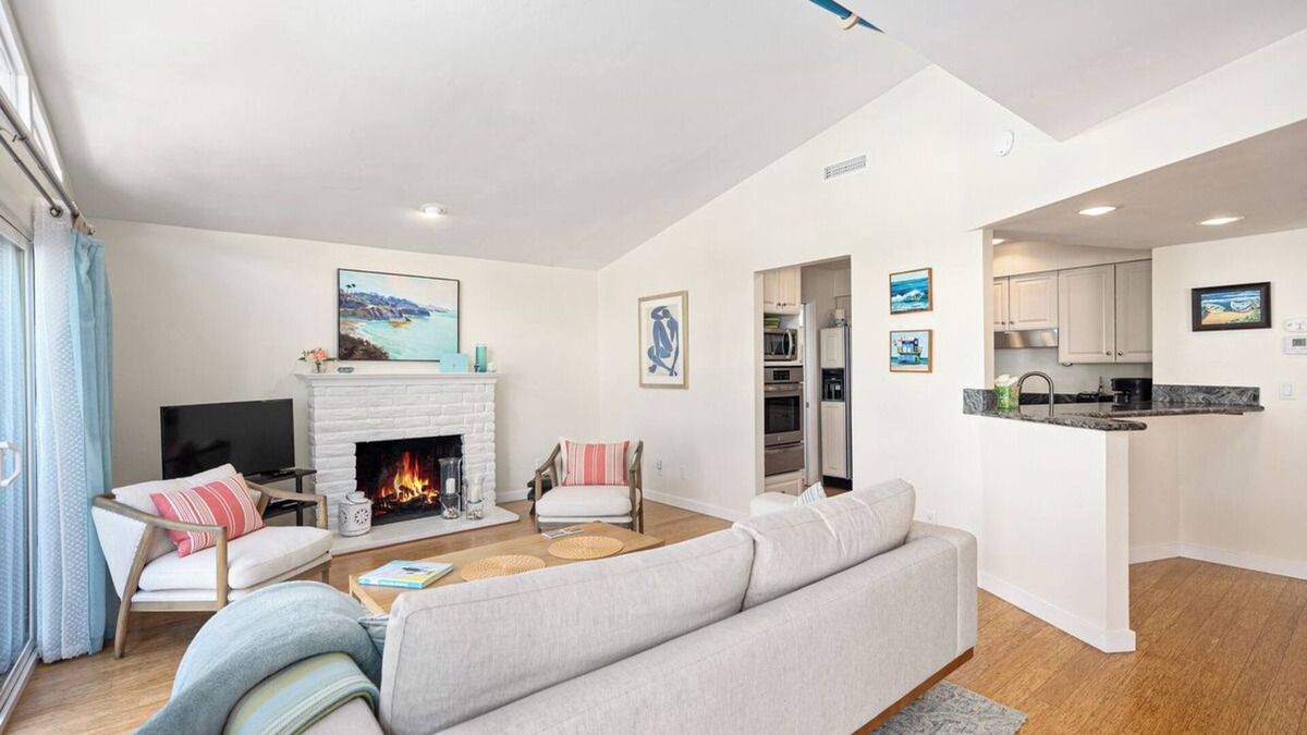 Lantern District House | NEW LISTING! Walk to Beach and Harbor! CAPTAIN’S COTTAGE! Permit STR23-0076