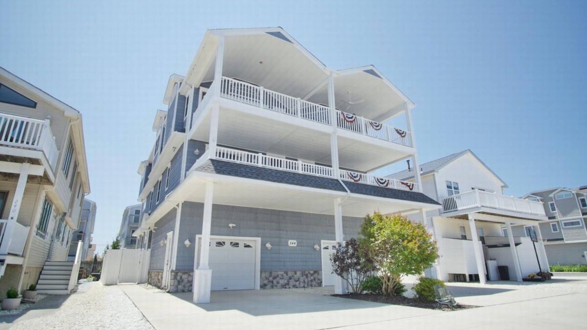 Sea Isle City House | New Listing: Walk to Beach & Town in Charming Sea Isle, NJ!