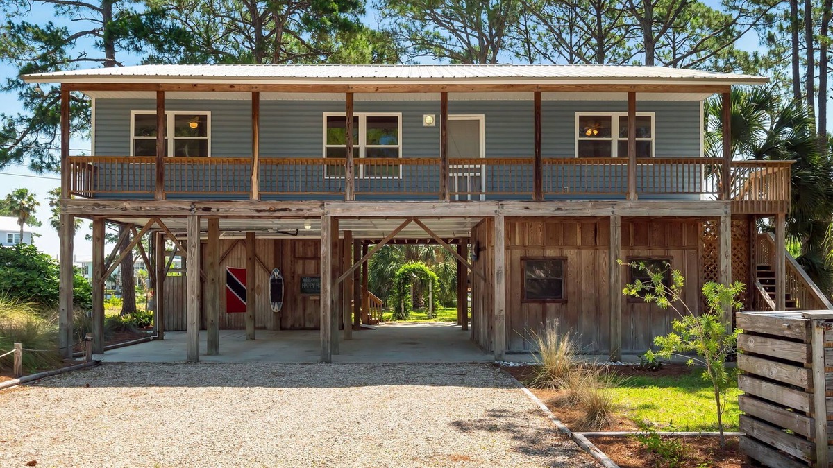 Alligator Point House | New Listing! Waterfront, Tiki Hut, Elevatorn