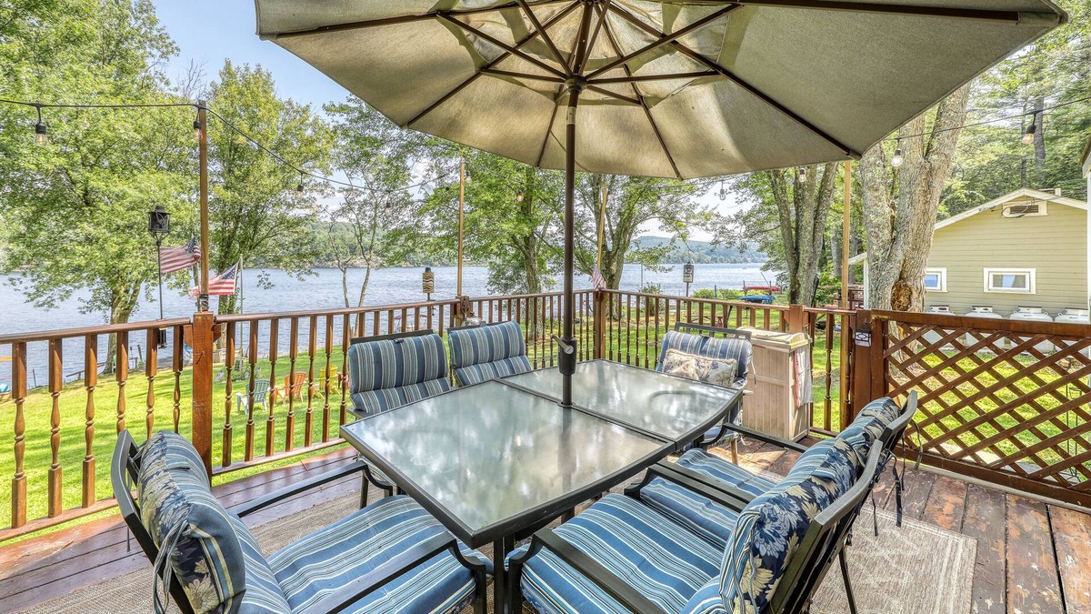 Castleton House | New listing! Waterfront, dog-friendly home w/ a full kitchen & beach access!