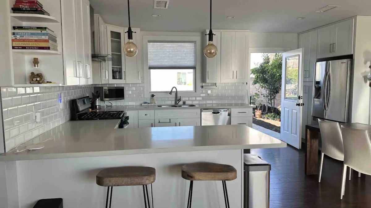 Los Angeles House | New Listing + Weekly Discounts! 3B/2B Garden Home near SoFi Stadium, LAX.