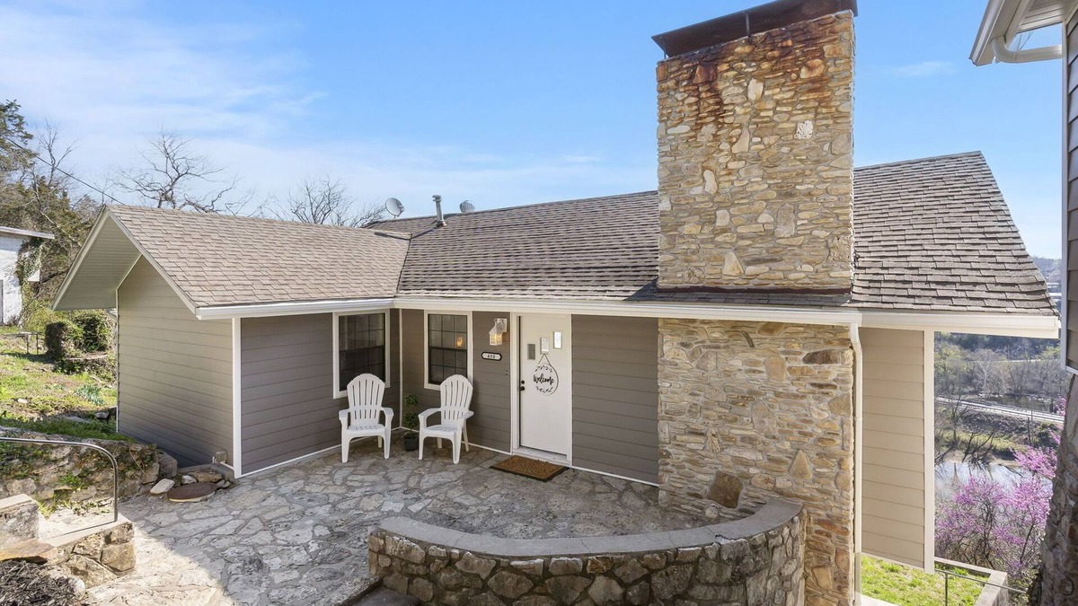 Branson Cottage | New Listing! WELCOME to your AMAZING RETREAT!n Great for couples or families!n