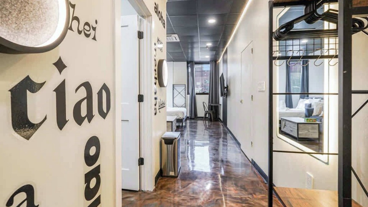 North Oakland Apartment | *New* Loft 3 min to Local hospitals Sleeps 4