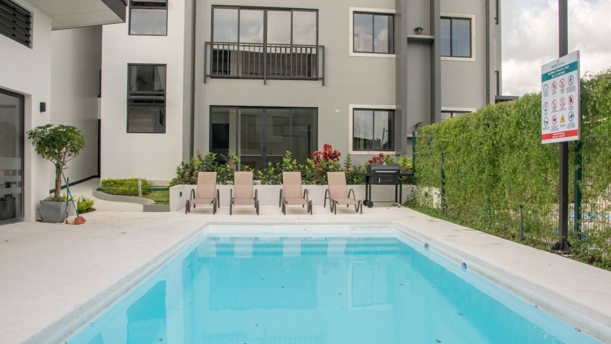 Guacima Apartment | New Loft near SJO Airport, A/C, king bed apartment