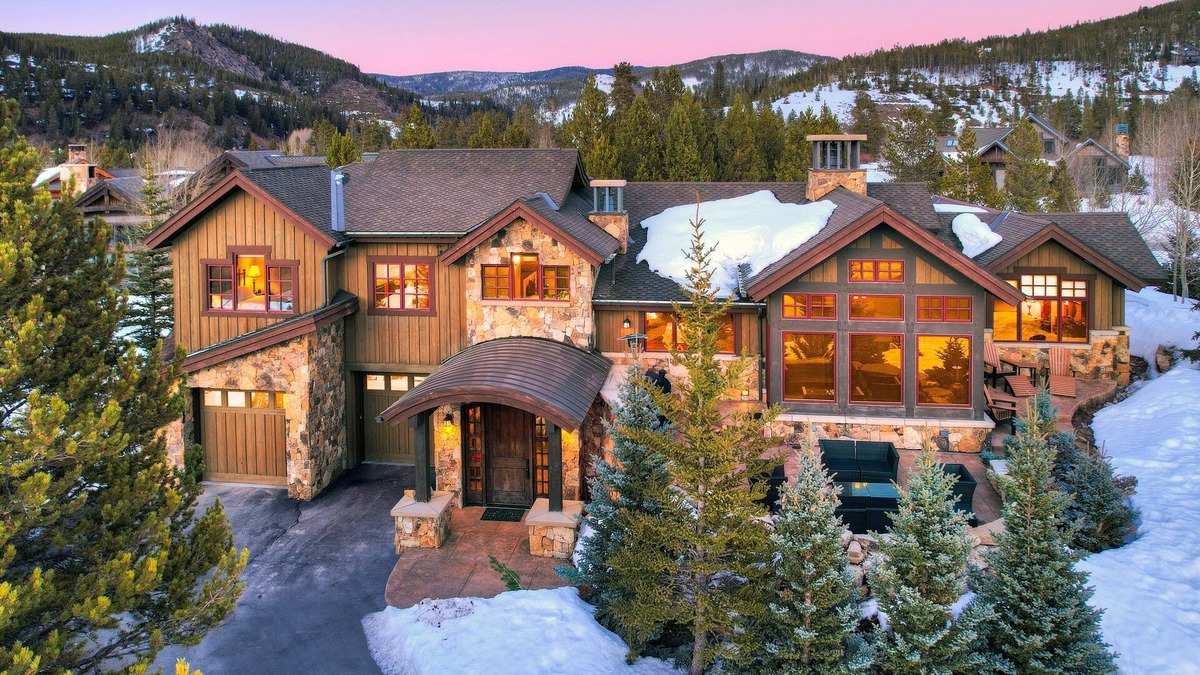 The Highlands Cabin | New! Long Ridge Lodge, Heavenly Views and Private Spa, Quiet Neighborhood.