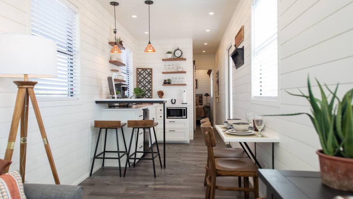 Alpine House | New Longhorn Stunning Container Home-in Alpine