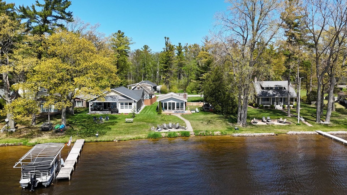 Oscoda Cottage | New! Loon Lodge - Super Cute, Lakefront, Bonfire Ring, and Private Dock!