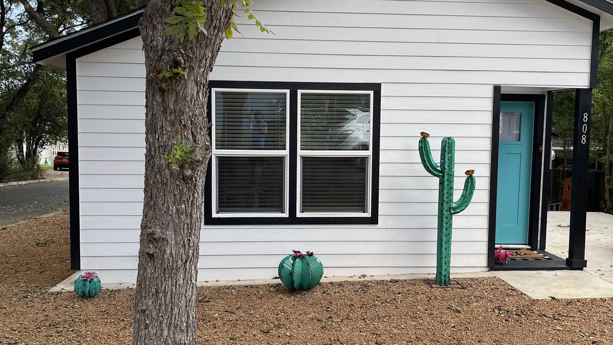 Lockhart House | New Lovely Lockhart Home with a Lawn
