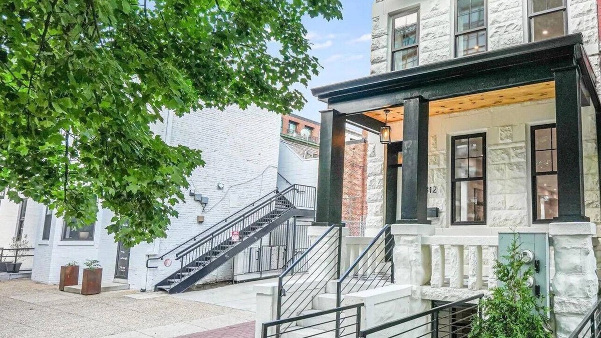 H Street Corridor House | NEW! LUX 4BR + [Rooftop, Parking, Metro]
