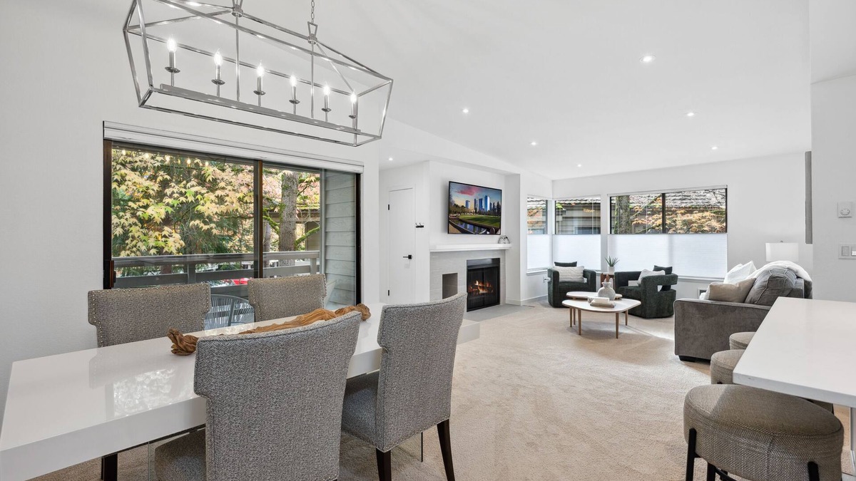 Northwest Bellevue Condo | NEW Lux Bellevue 2BD 2BA Condo - Free Parking