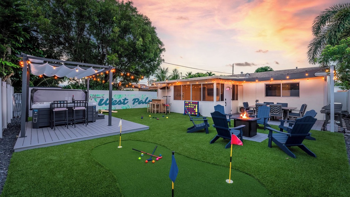 Parker Ridge House | NEW LUXE Hot Tub-Arcade-MiniGolf-10 min to Palm Beach-Downtown-PBI Airport