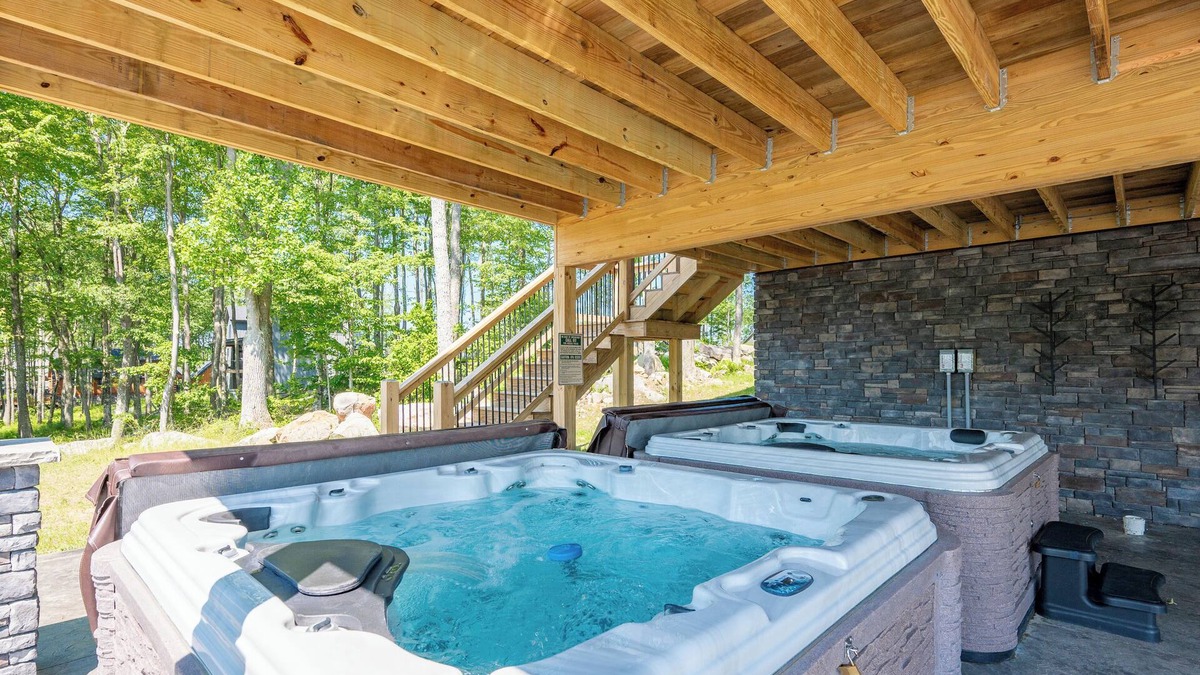 McHenry House | New! Luxe Lodge w/Views, Fire Pit & Hot Tub