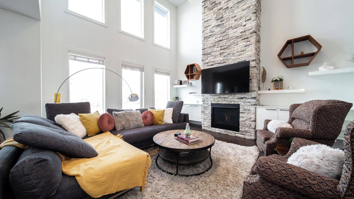 St. Albert House | NEW Luxurious Lakefront 5 bdrm 4 bath house in St. Albert hot tub, fireplaces!