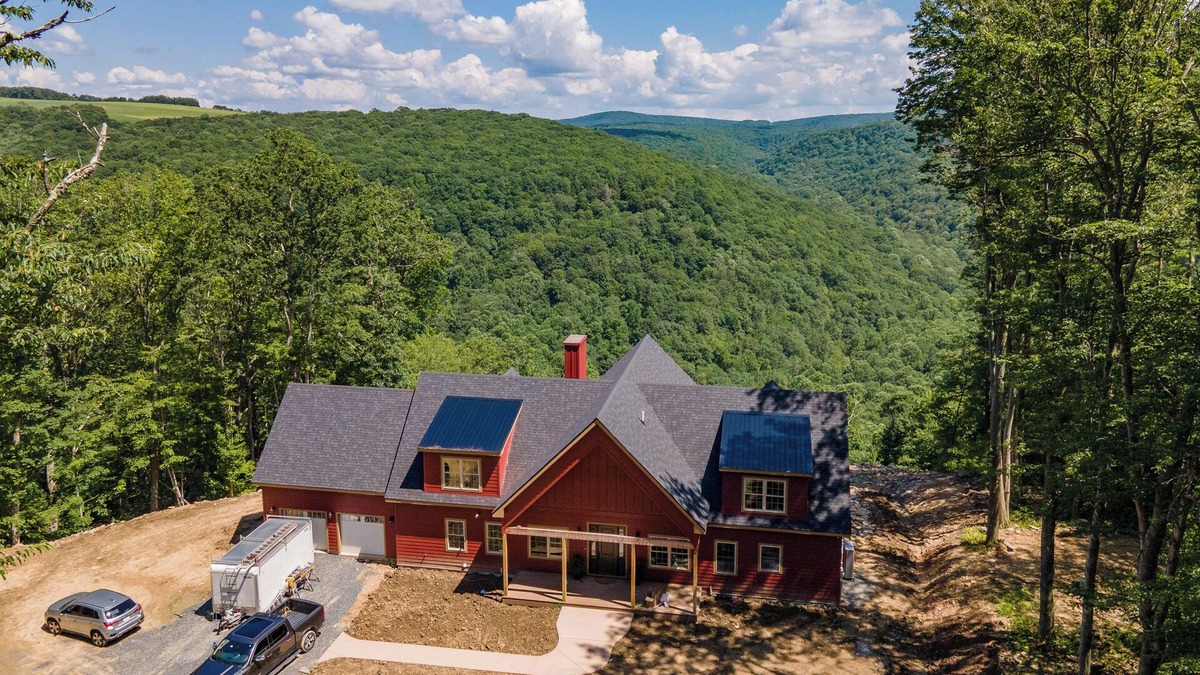Friendsville House | New! Luxurious Mountain Getaway w/Hot Tub