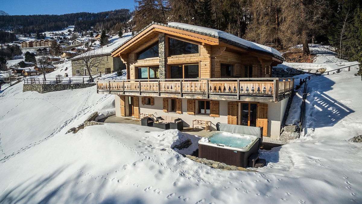 Mayens-de-Riddes Ski Chalet | new luxuriously appointed Chalet Charbray - La Tzoumaz - 10p - hot tub, sauna