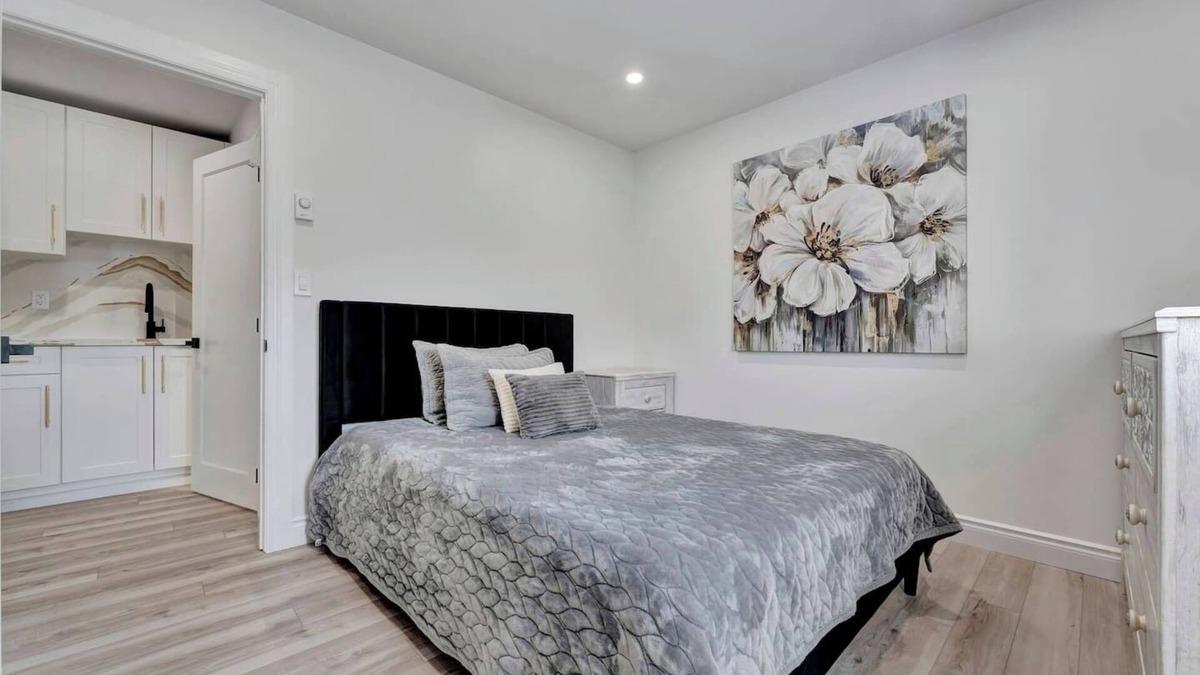 Port Dover Apartment | NEW! Luxury 1BR - 5 minutes to Port Dover Beach