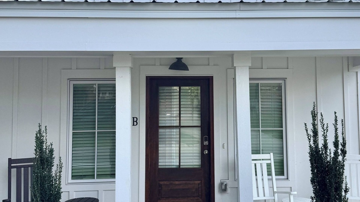Auburn Cottage | New Luxury 1BR Cottage in Downtown Auburn Cottage District!