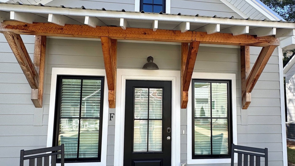 Auburn Cottage | New Luxury 1BR Cottage in Downtown Auburn!