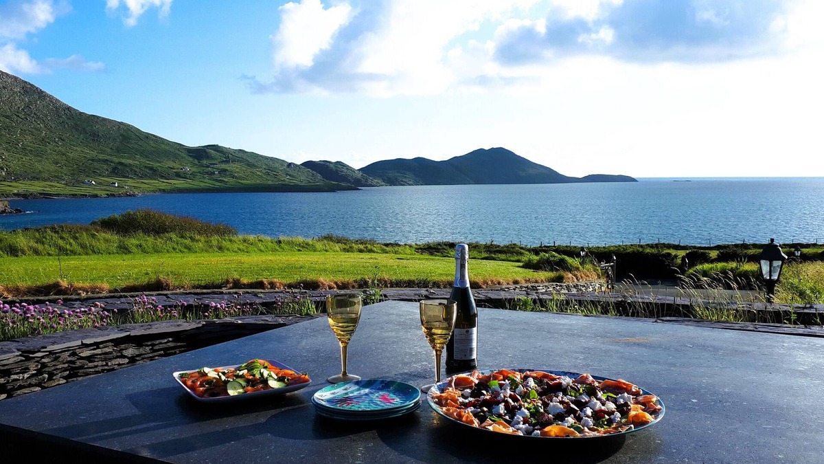 Caherdaniel House | New Luxury 5* Beachside Lodge with Sauna - 4 beds ensuite - Spectacular Location
