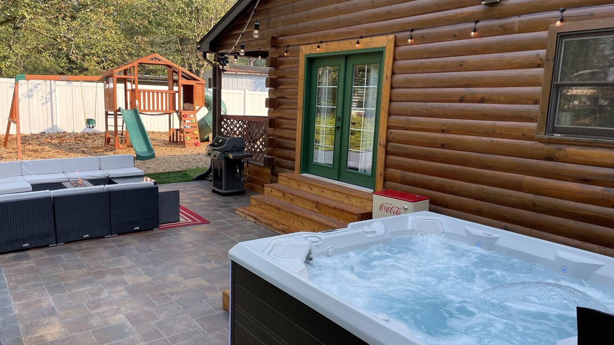 May Creek Cabin | NEW! Luxury beautiful cabin with New Hot tub and🏔