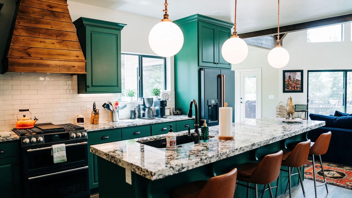 Duck Creek Village Ski Chalet | New! Luxury Chalet Hideaway in Charming Mountain Town