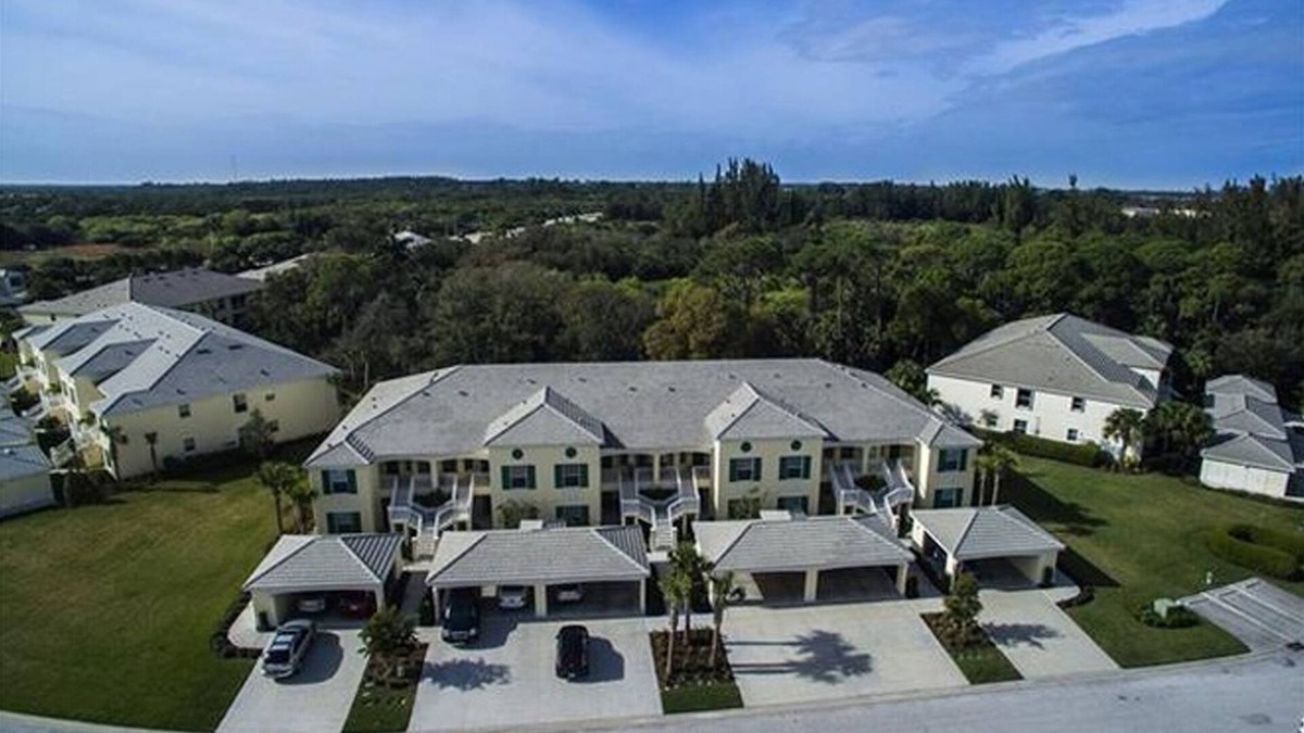 Biggar Condo | New Luxury Condo in Enclosed area near beaches