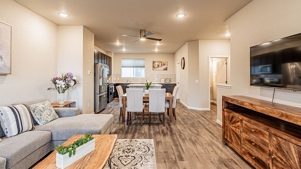 Eiber House | New LUXURY condo on lightrail line to downtown