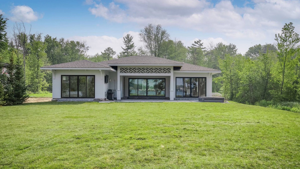 Ramara Cottage | New Luxury Cottage on Lake Couchiching at the mouth of Lake Simcoe