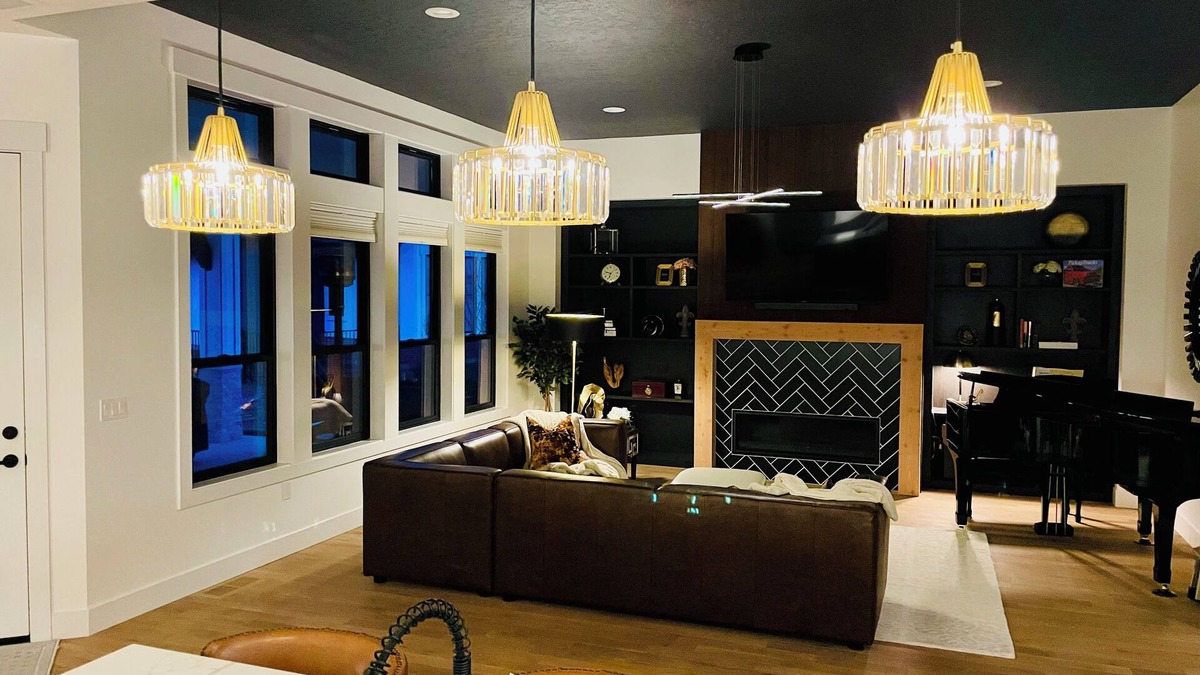 Star House | New Luxury Escape, Mountain Views, Pool & River Access!