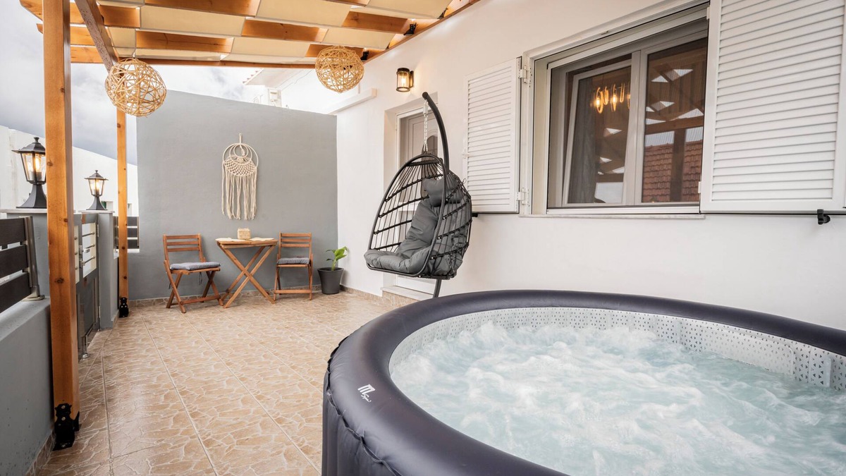 Salakos House | New - Luxury Getaway with Jacuzzi Platanos House - Salakos