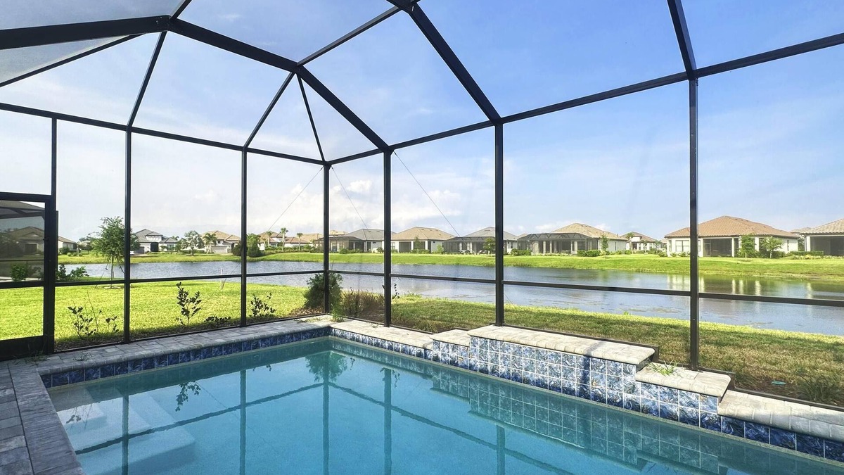 Braden River House | New Luxury Home w/Private Pool and Jacuzzi in Esplanade at Azario Golf Resort