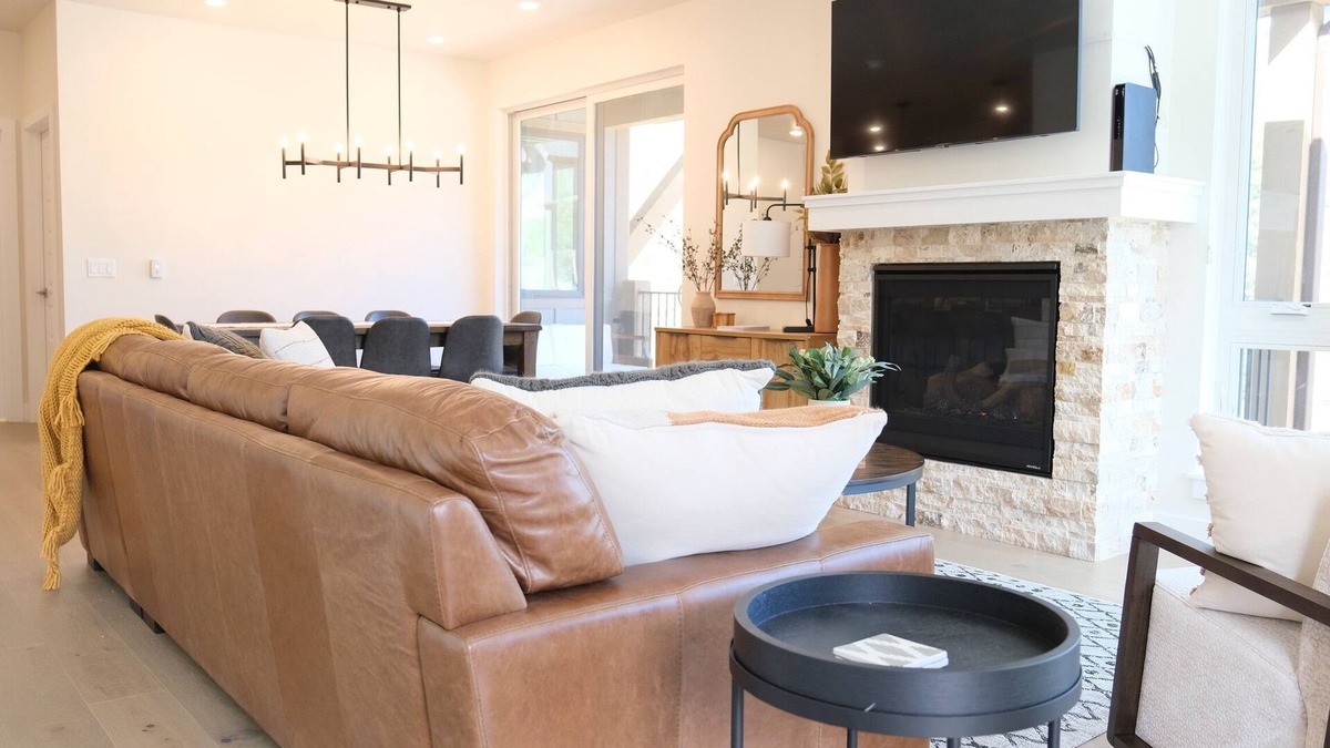 Lakeside Village Condo | NEW! Luxury Keystone Condo with Mountain Views