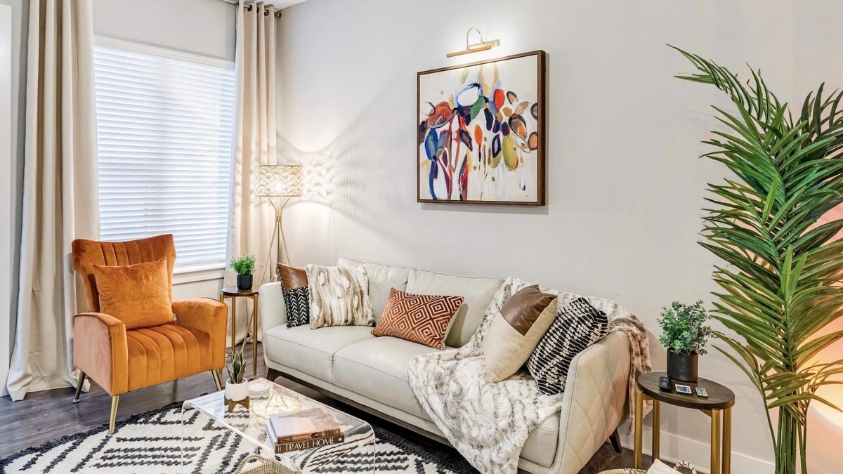 Las Colinas Apartment | ⭐️New⭐️ Luxury King Suite Near Airport | Lake View | Fast WIFI | FREE Parking