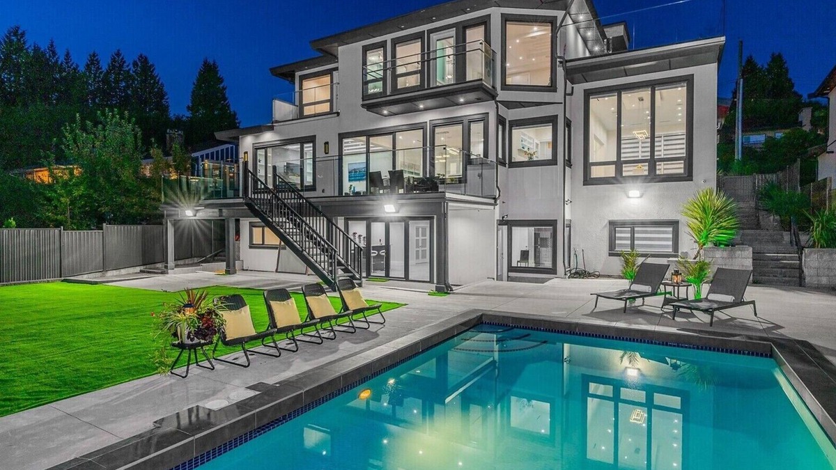 Hollyburn House | New Luxury Large Modern Home with Pool & Views
