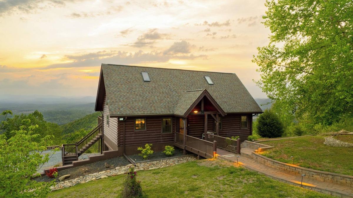 Bostic Cabin | NEW Luxury Mountain Cabin with Stunning Sunset Views