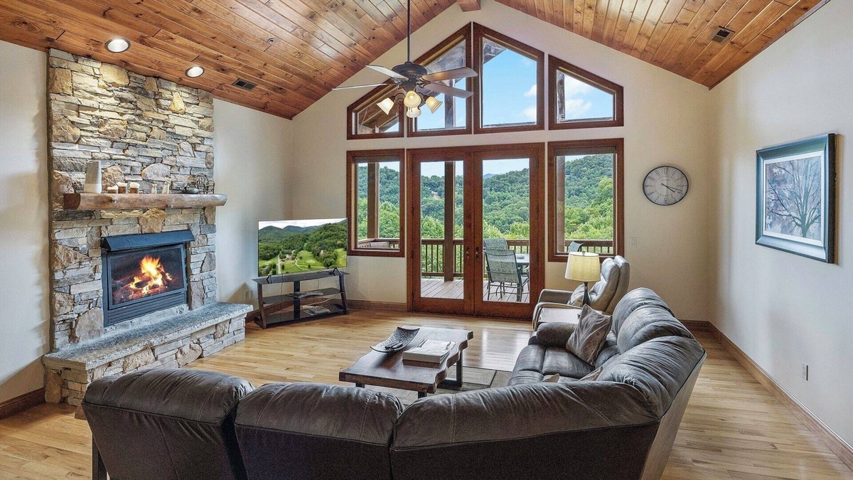 Whittier Condo | New Luxury Smoky Mountain Country Club Condo, Garage, Washer & Dryer, View!