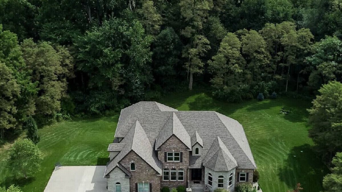 South Bend House | NEW! Luxury throughout. Sleeps 12. Just 5 miles to ND. Theater. Bar. Hot Tub.