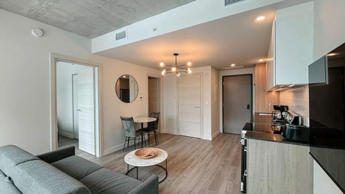 Quartier des Spectacles Apartment | New Luxury Unit in Heart of MTL 905 | Metro access