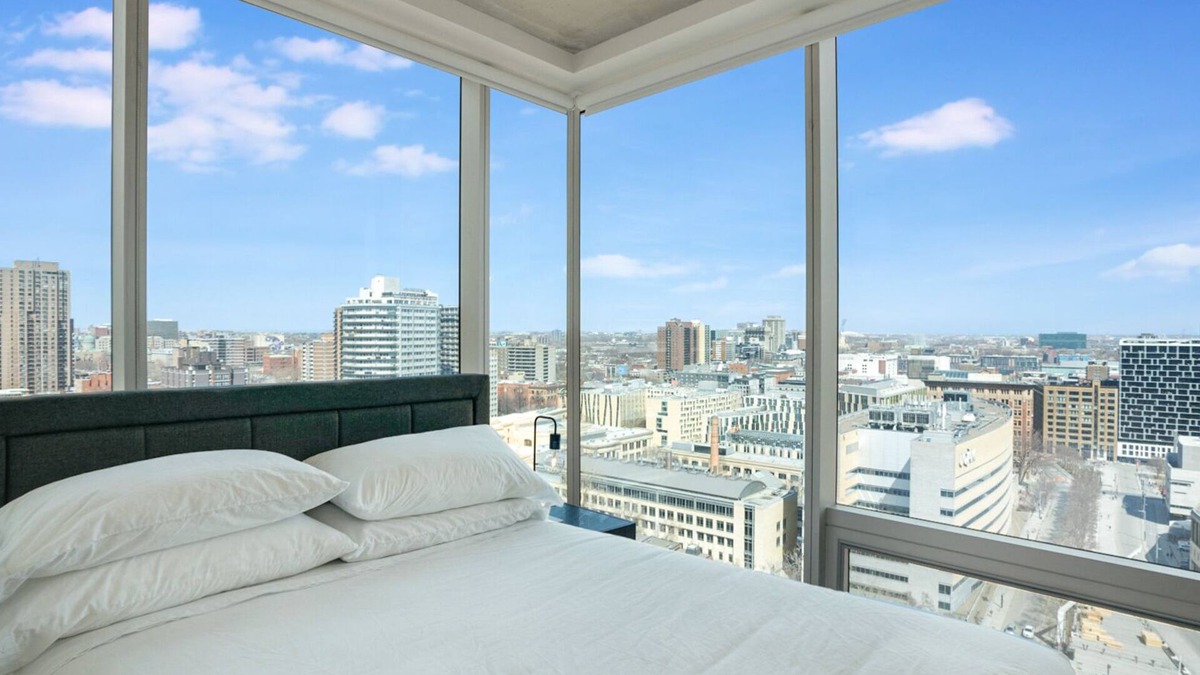 Quartier des Spectacles Apartment | New Luxury Unit in Heart of MTL 908 | Metro access