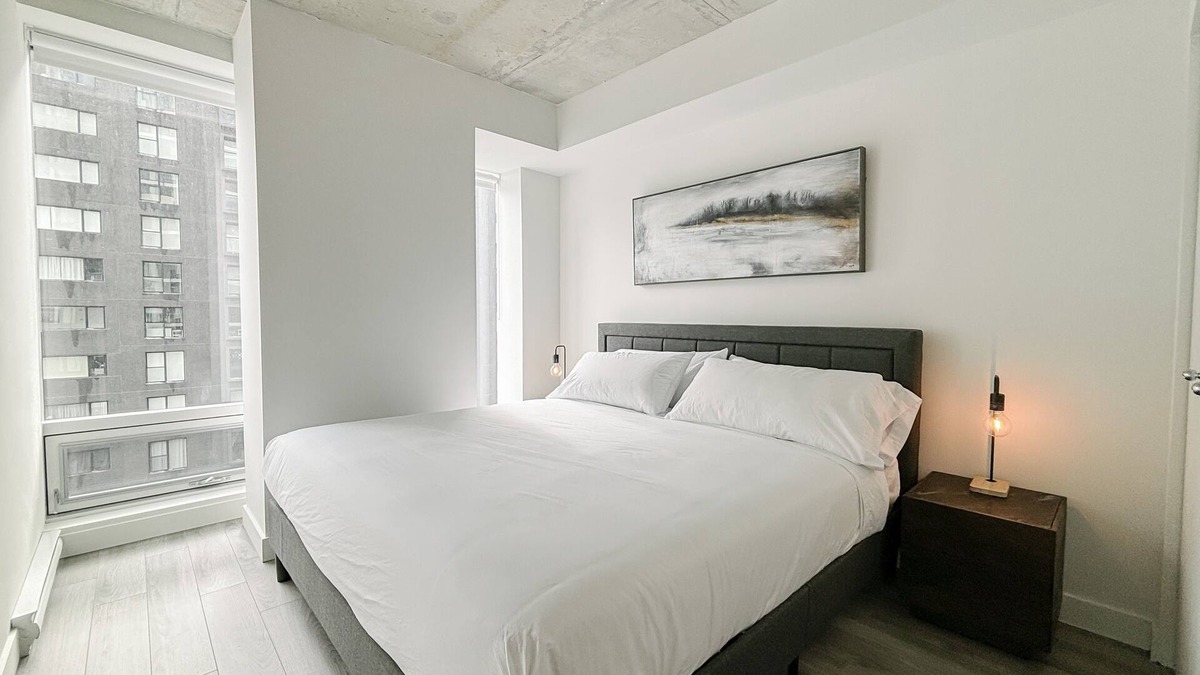 Downtown Montreal Apartment | New Luxury Unit in Heart of MTL 910 | Metro access