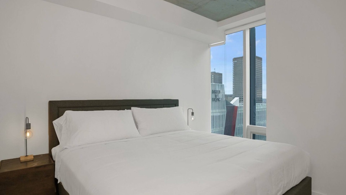 Quartier des Spectacles Apartment | New Luxury Unit in Heart of MTL 911 | Metro access