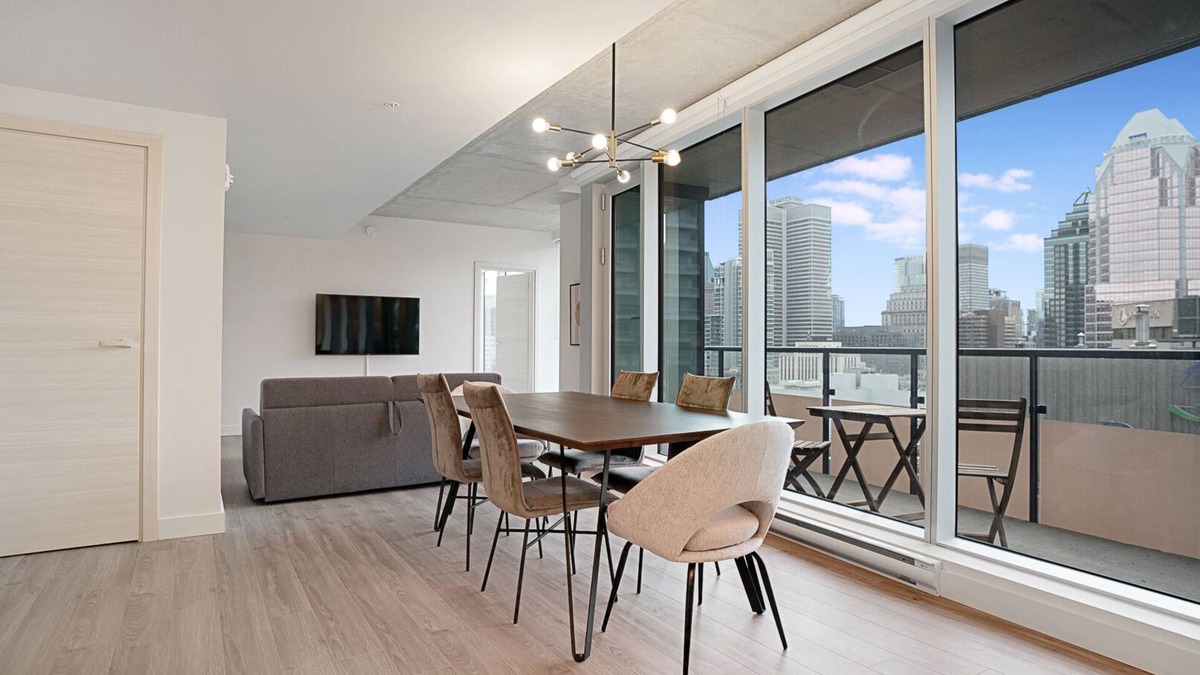 Quartier des Spectacles Apartment | New Luxury Unit in Heart of MTL 802 | Metro access