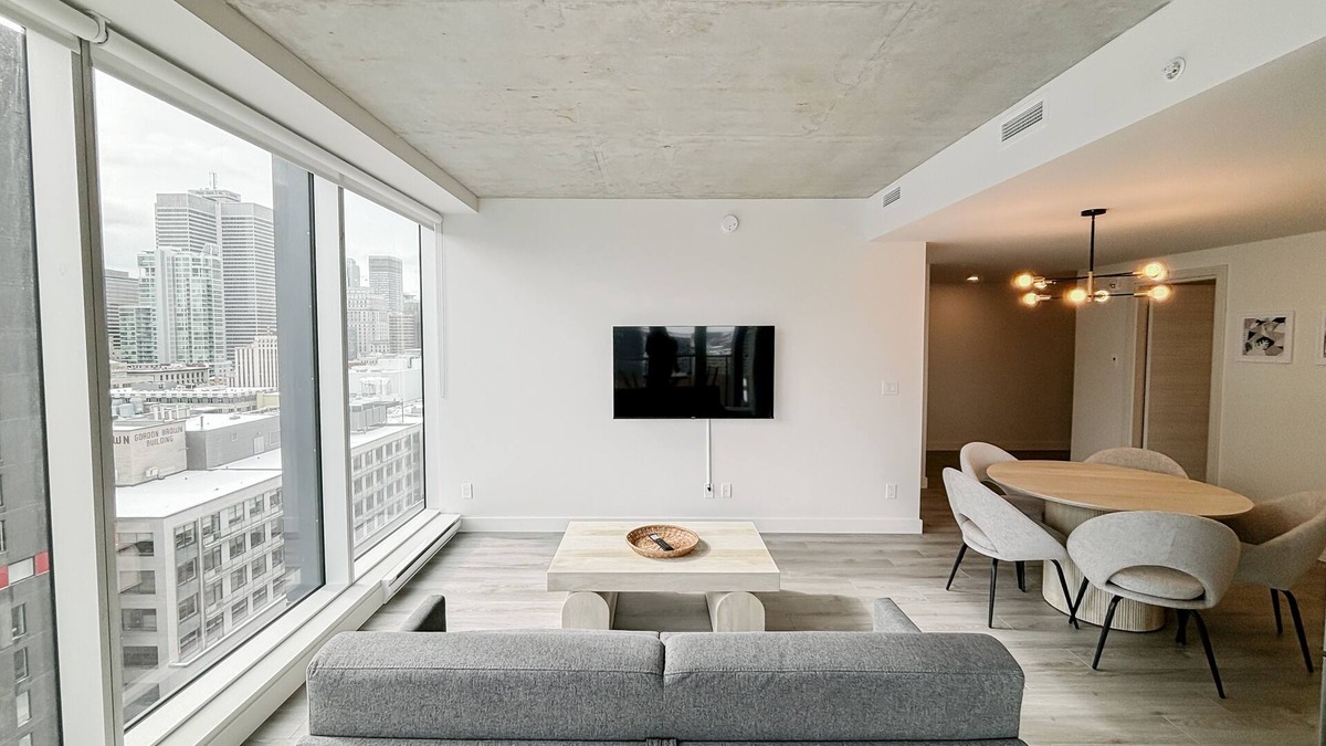 Quartier des Spectacles Apartment | New Luxury Unit in Heart of MTL 810 | Metro access