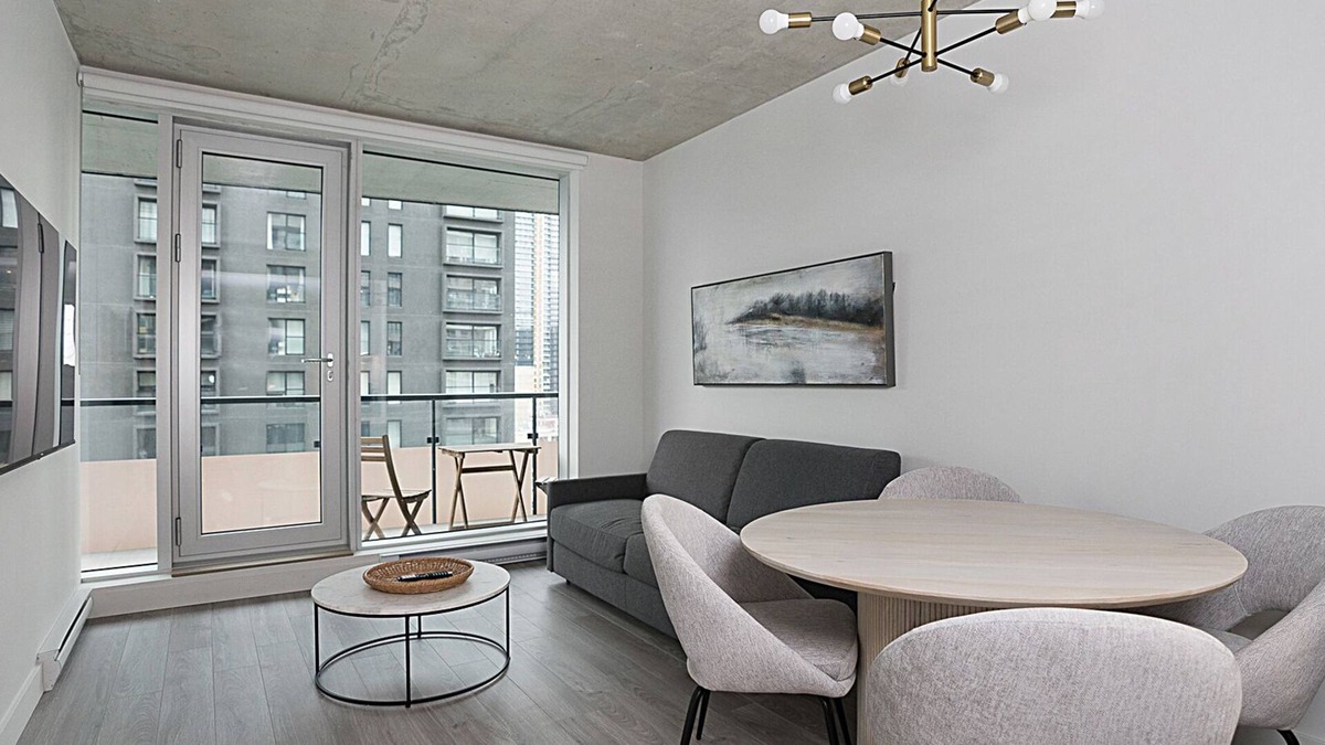 Quartier des Spectacles Apartment | New Luxury Unit in Heart of MTL 813 | Metro access