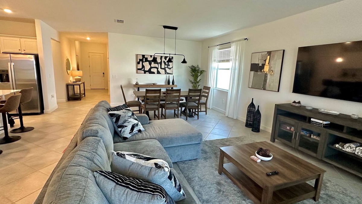 Lehigh Acres House | New Luxury Villa Home on Championship Golf Course. High speed WiFi AC