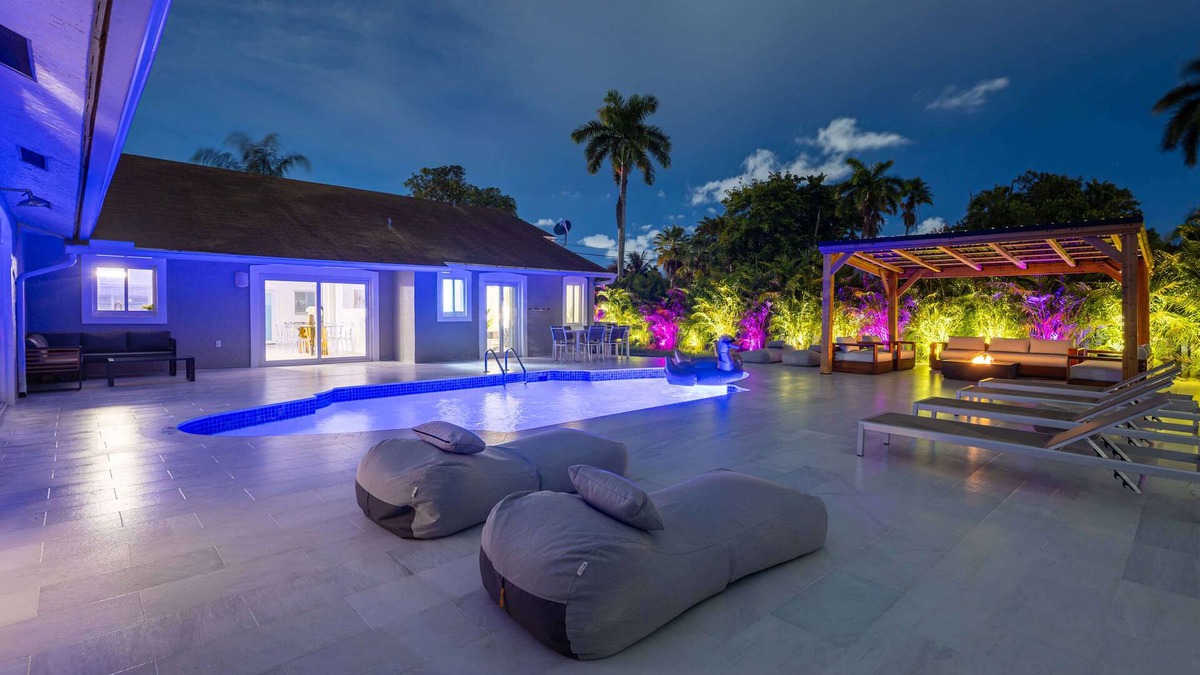 Golden Glades House | New Luxury Villa Serena Heated Pool 15 min to Beach